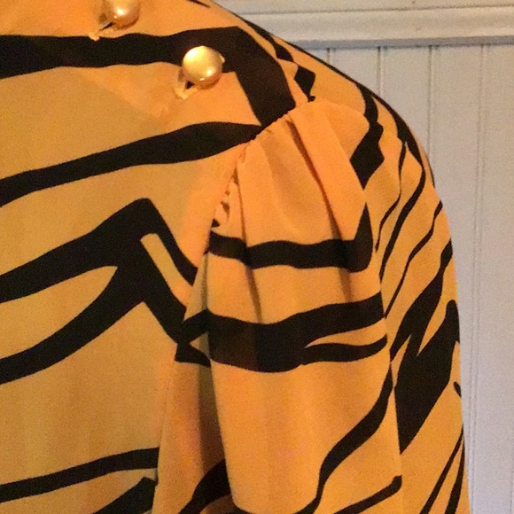 Vintage Kathy Alison blouse. Animal print. Tiger. Mustard/orange. - Picture 4 of 12